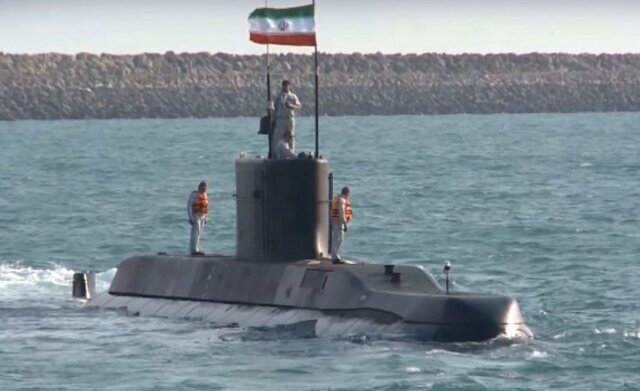 زیردریایی ایرانی، زیردریایی اتمی آمریکا را تسلیم کرد