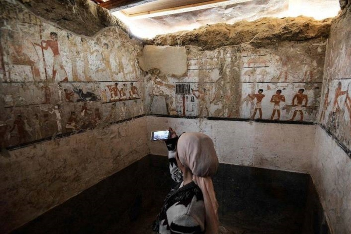 فیلم| کشف آرامگاه حیرت انگیز ۴۴۰۰ ساله در مصر